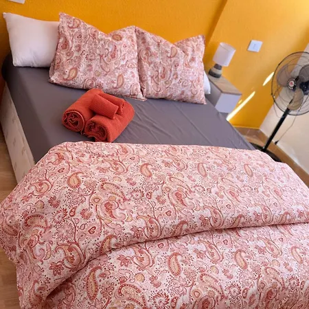 Διαμέρισμα A Bright For 2 With Private Parking On The *