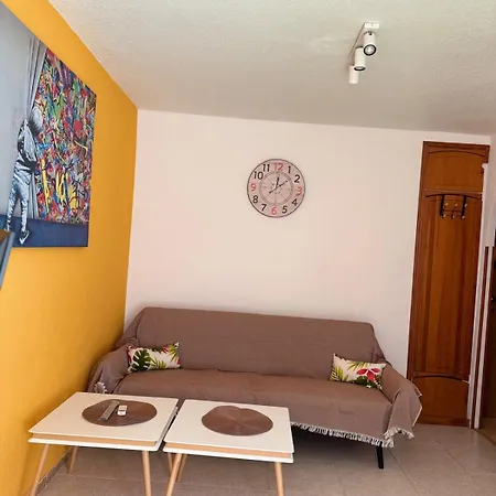 Apartamento A Bright For 2 With Private Parking On The