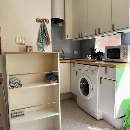 Apartamento A Bright For 2 With Private Parking On The